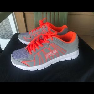 Womans FILA tennis shoes size 7 1/2